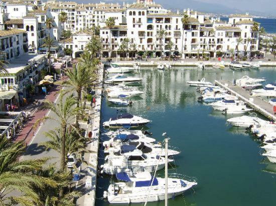 Personal y coqueto en primerísima línea de playa, en la Costa del Sol. Puerto De La Duquesa Castillo de Sabinillas Exterior foto